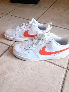 Nike Court Borough Low 2's